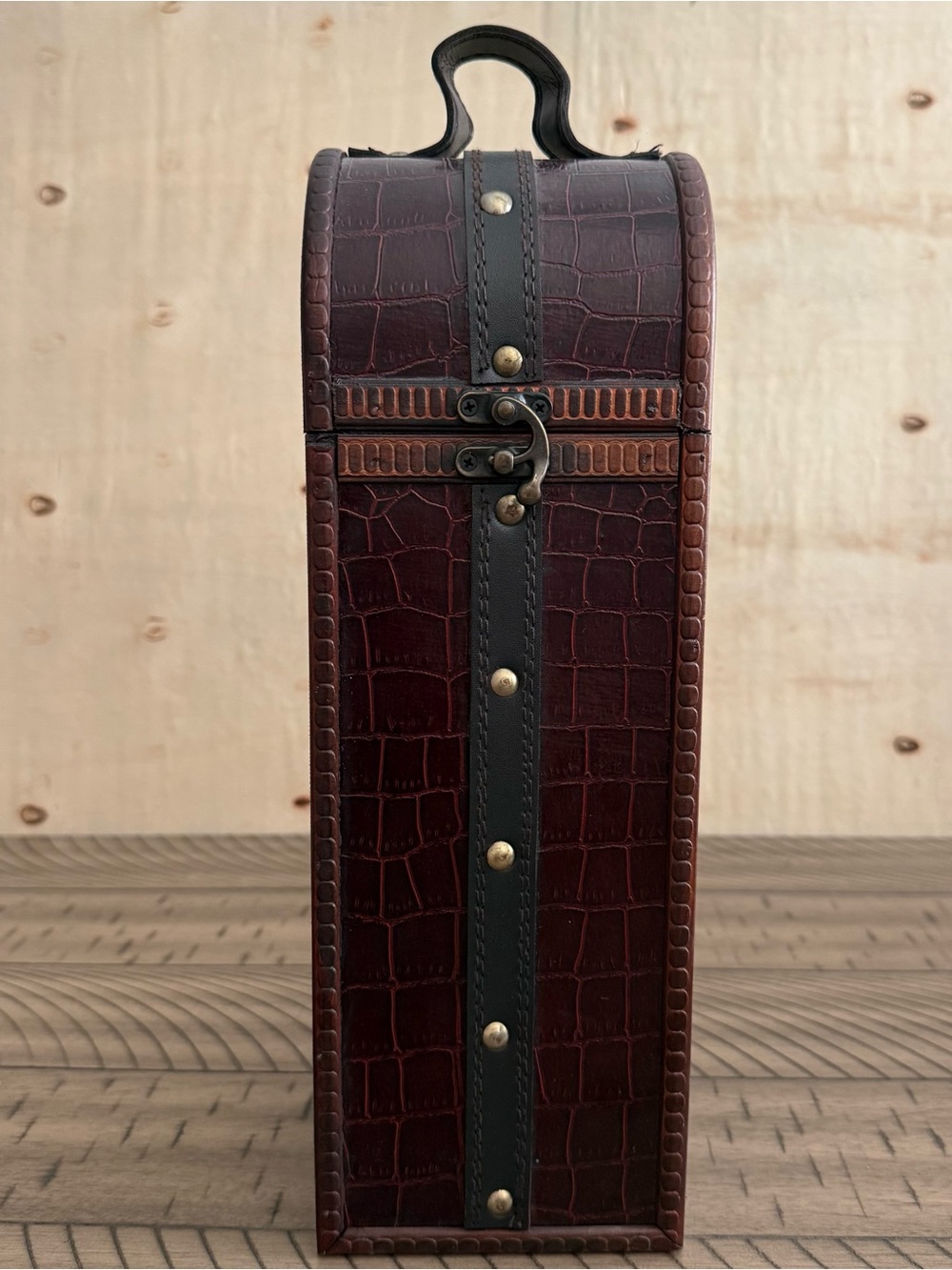 Faux Crocodile Wooden Wine Bottle Storage Box Burgundy Handle Latch